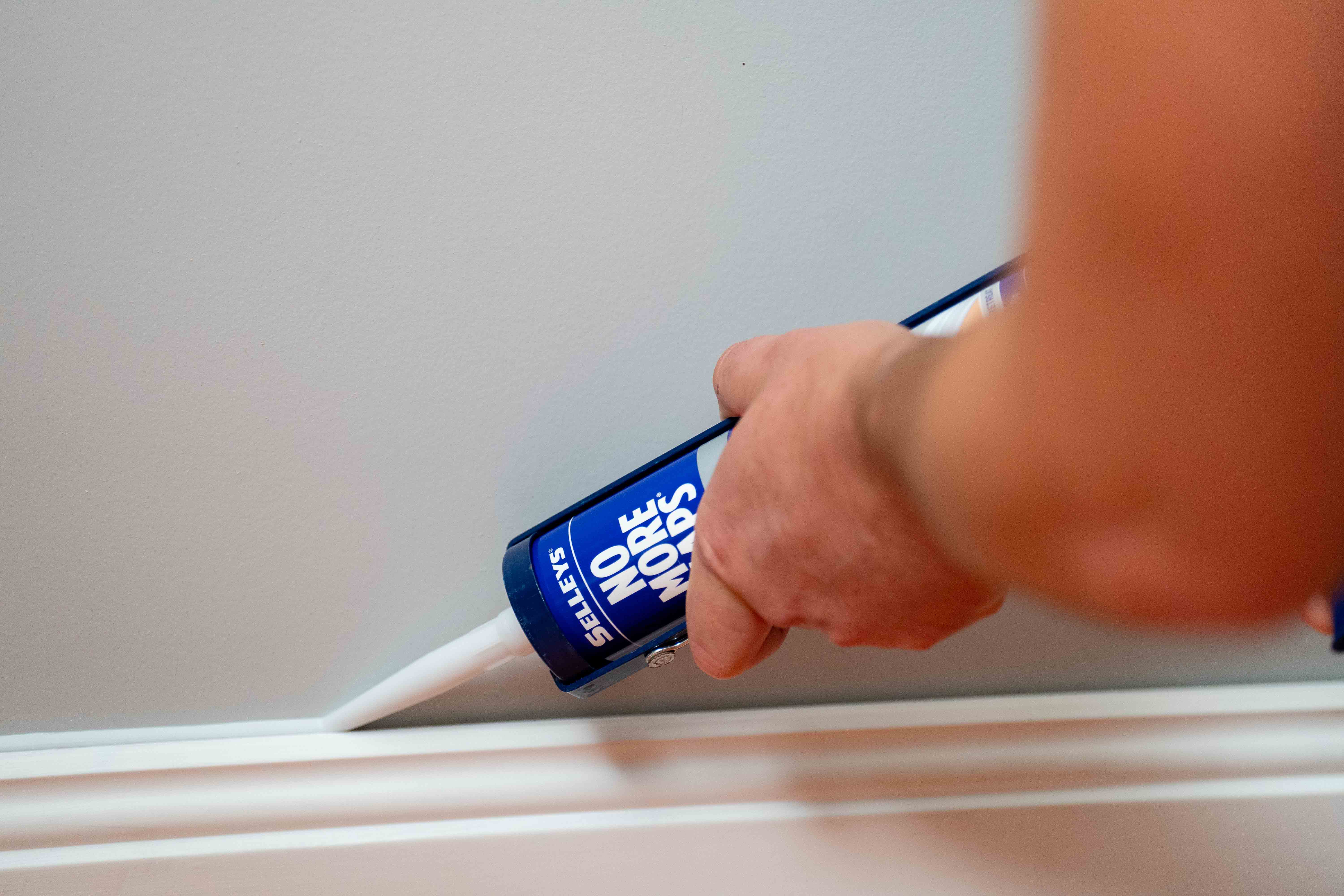 How To Fill Gaps Between Skirting Boards & Walls