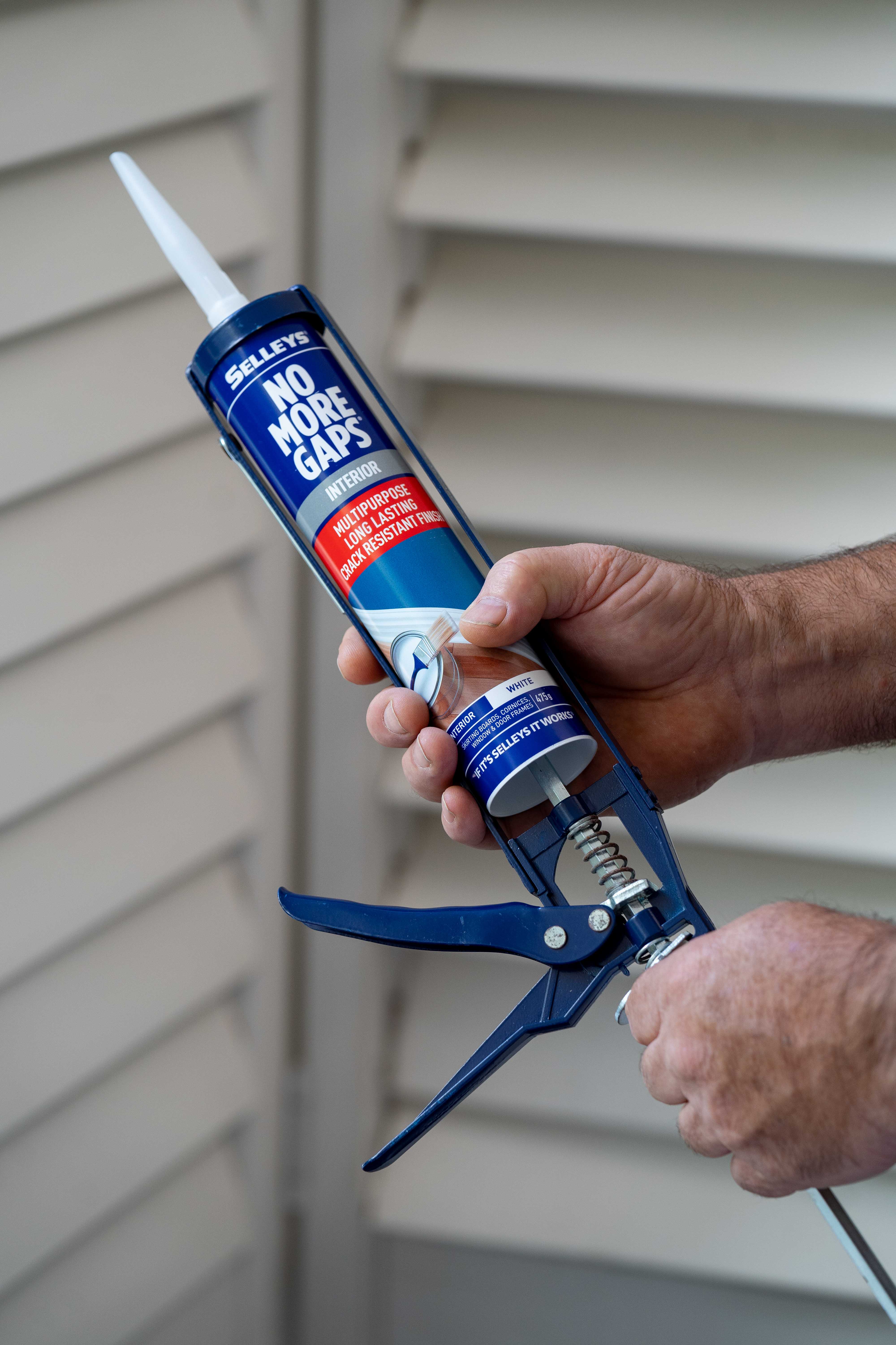 How to Use A Caulking Gun